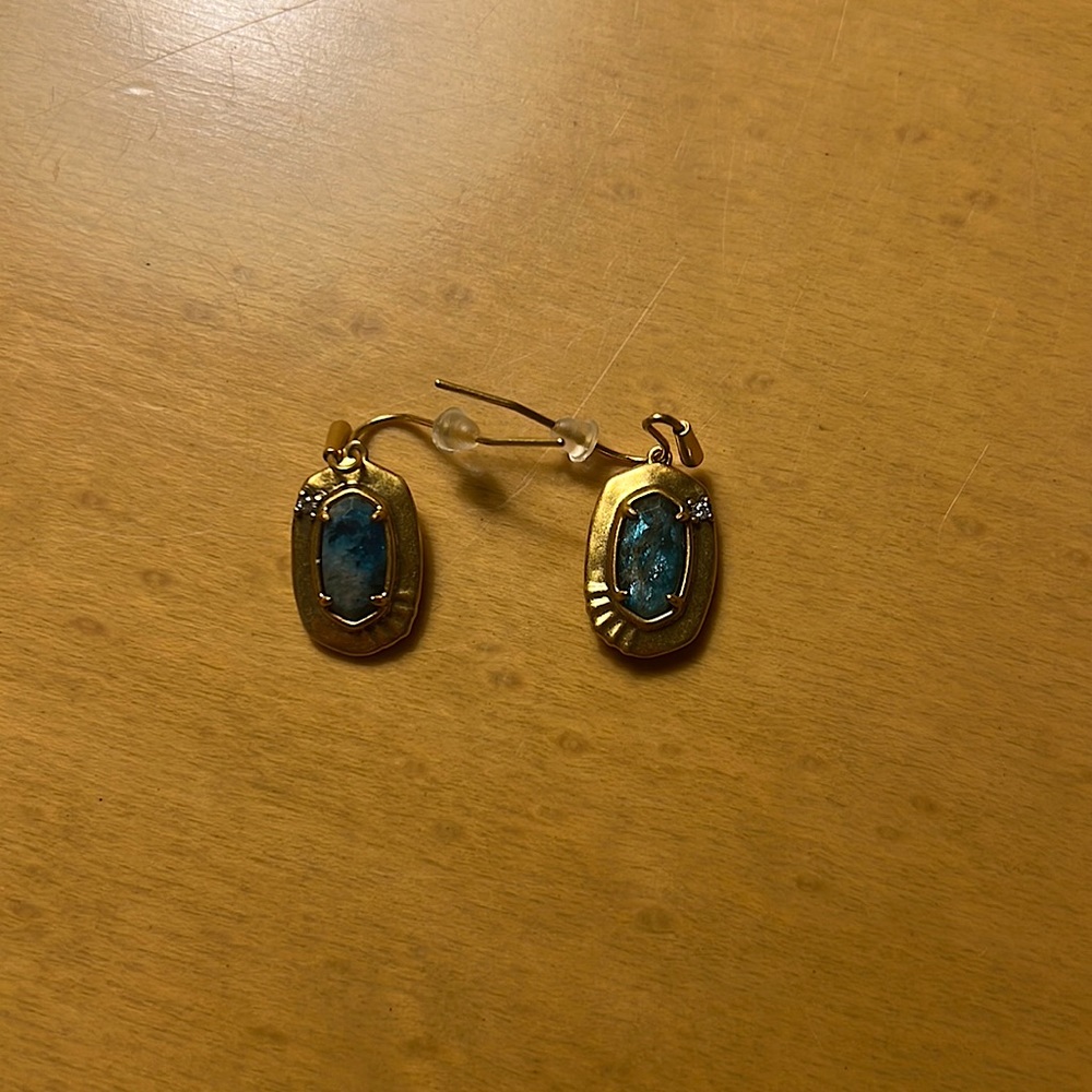 NWOT Kendra Scott Anna Drop Vintage Earrings Gold